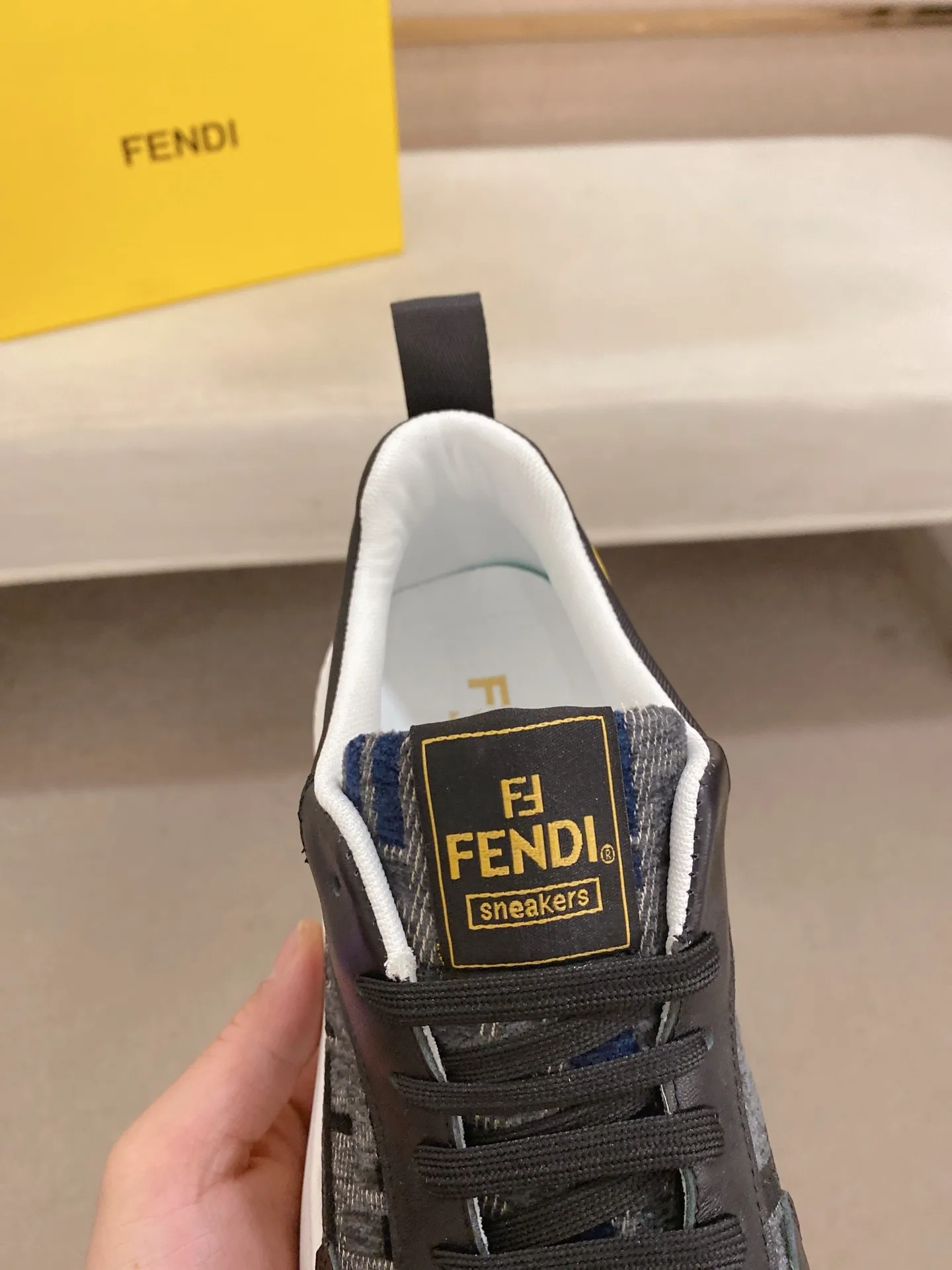 Men's shoes 💰 462💰 (FENDI) New style 👊🏻 upper 🇮🇹 imported cowhide fabric 🇩🇪 lining imported sheepskin lining. The original outsole is molded to highlight the identity of every man, and the upper foot is stable and stable🚶🏻🚶🏻The high-end custom counters reproduce the original version📯No matter the wind or rain, the shoe last remains unchanged and can withstand the verification of time🔍️,🔵 Size: 38-44 (45 is custom-made and cannot be returned or exchanged